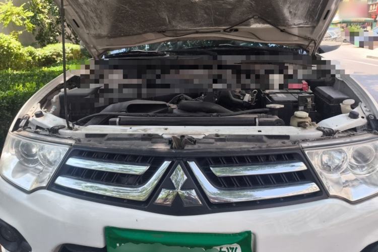Used Mitsubishi Pajero Sport 2013 3.0L Automatic 4x4 Executive Edition Engine Bay