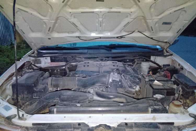 Used Mitsubishi Pajero Sport 2013 3.0L Automatic 4x4 Executive Edition Engine Bay