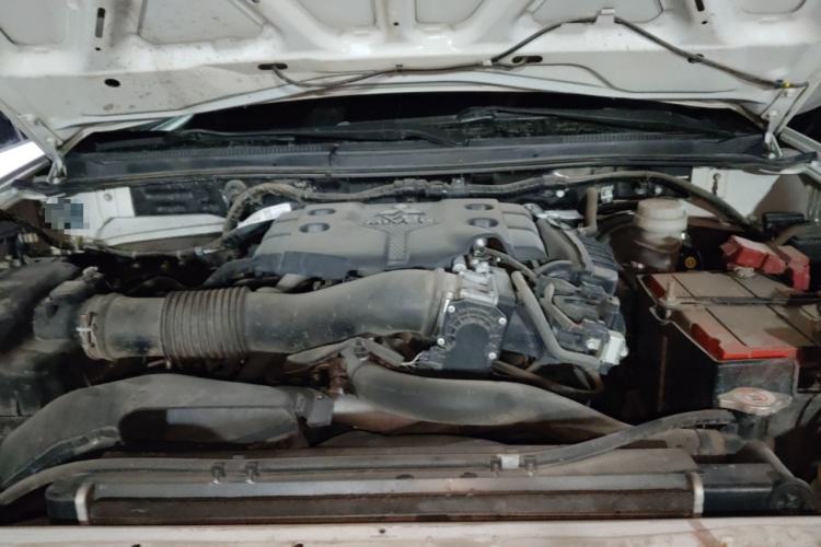 Used Mitsubishi Pajero Sport 2013 3.0L Automatic 4x4 Executive Edition Engine Bay