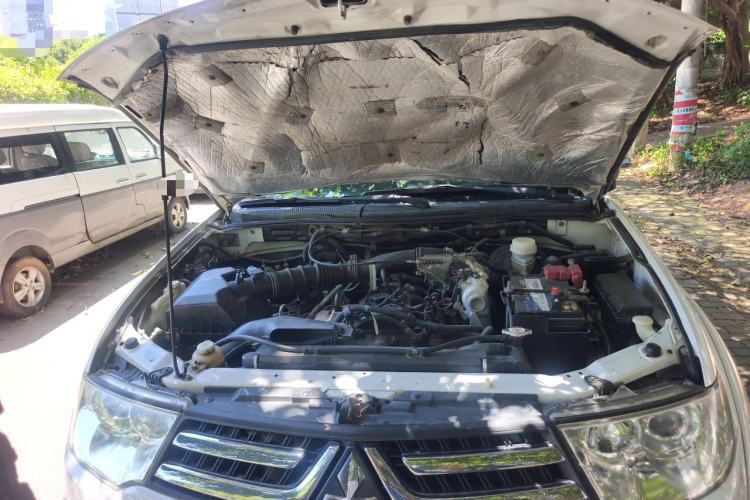 Used Mitsubishi Pajero Sport 2013 2.4L Manual Two-Wheel Drive Comfort Edition Engine Bay
