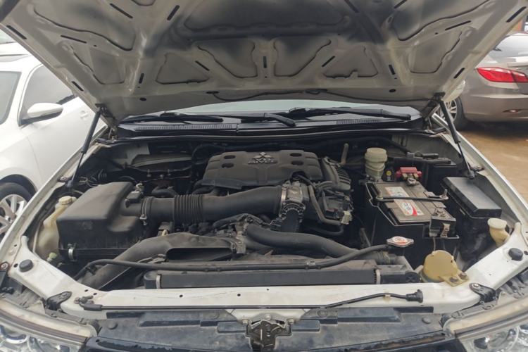 Used Mitsubishi Pajero Sport 2013 3.0L Automatic Two-Wheel Drive Luxury Edition Engine Bay