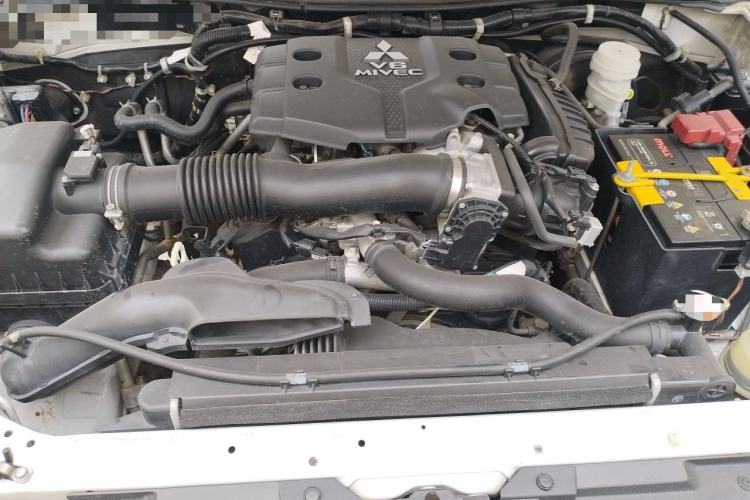 Used Mitsubishi Pajero Sport 2013 3.0L Automatic 4x4 Executive Edition Engine Bay