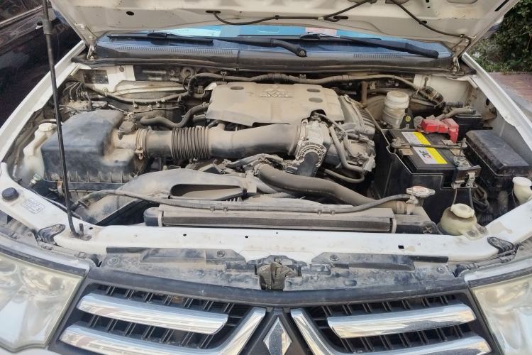 Used Mitsubishi Pajero Sport 2013 3.0L Automatic 4x4 Executive Edition Engine Bay