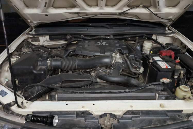 Used Mitsubishi Pajero Sport 2013 3.0L Automatic 4x4 Executive Edition Engine Bay