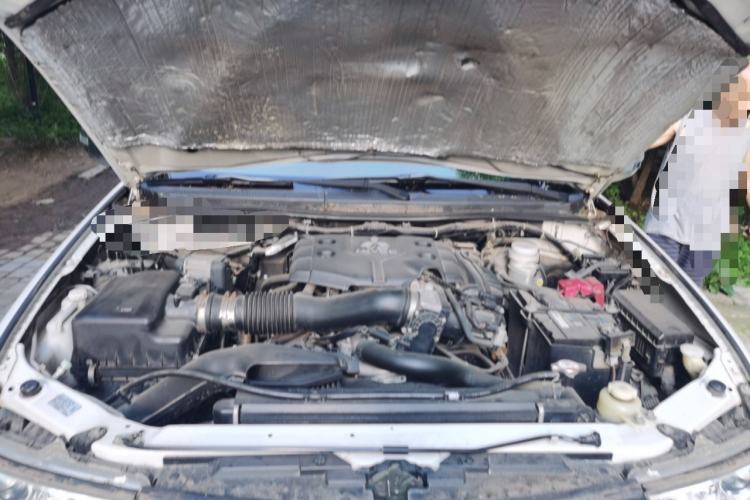 Used Mitsubishi Pajero Sport 2013 3.0L Automatic 4x4 Flagship Edition Engine Bay