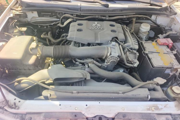 Used Mitsubishi Pajero Sport 2013 3.0L Automatic 4x4 Executive Edition Engine Bay