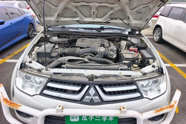 Used Mitsubishi Pajero Sport 2013 3.0L Automatic 4x4 Executive Edition Engine Bay