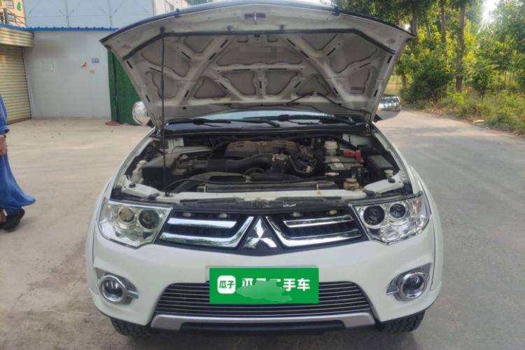 Used Mitsubishi Pajero Sport 2013 3.0L Automatic Two-Wheel Drive Luxury Edition Engine Bay