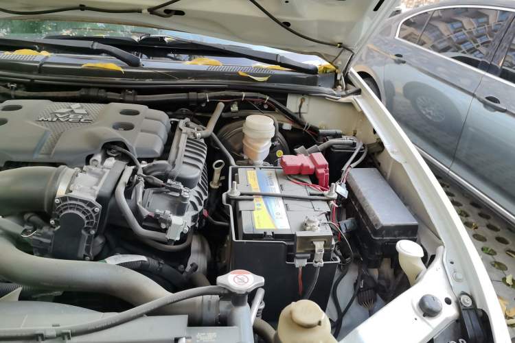 Used Mitsubishi Pajero Sport 2013 3.0L Automatic 4x4 Executive Edition Engine Bay Left