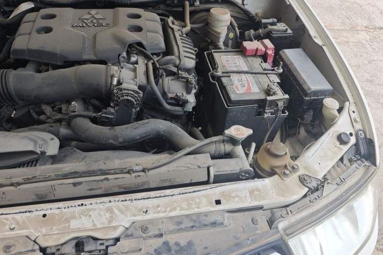Used Mitsubishi Pajero Sport 2013 3.0L Automatic Two-Wheel Drive Luxury Edition Engine Bay Left