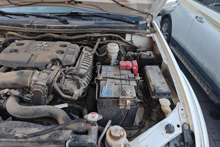 Used Mitsubishi Pajero Sport 2013 3.0L Automatic 4x4 Flagship Edition Engine Bay Left