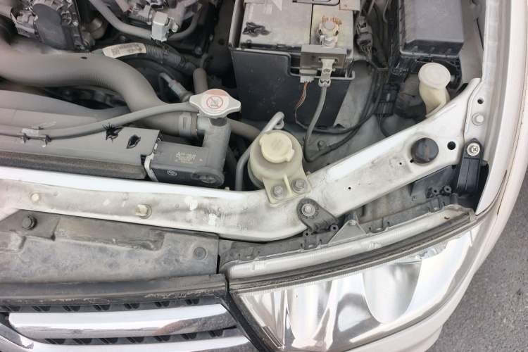 Used Mitsubishi Pajero Sport 2013 3.0L Automatic Two-Wheel Drive Luxury Edition Engine Bay Left