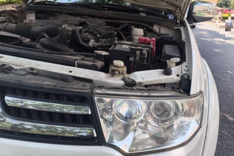 Used Mitsubishi Pajero Sport 2013 3.0L Automatic 4x4 Executive Edition Engine Bay Left