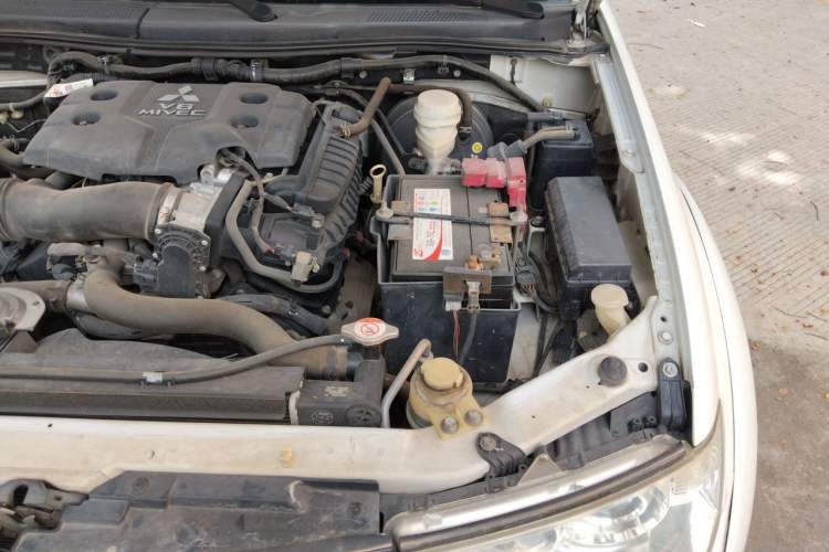 Used Mitsubishi Pajero Sport 2013 3.0L Automatic 4x4 Flagship Edition Engine Bay Left