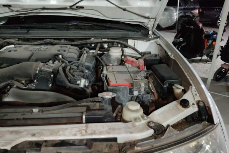 Used Mitsubishi Pajero Sport 2013 3.0L Automatic 4x4 Executive Edition Engine Bay Left