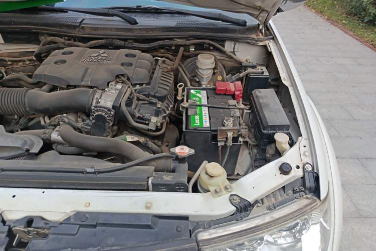 Used Mitsubishi Pajero Sport 2013 3.0L Automatic 4x4 Executive Edition Engine Bay Left