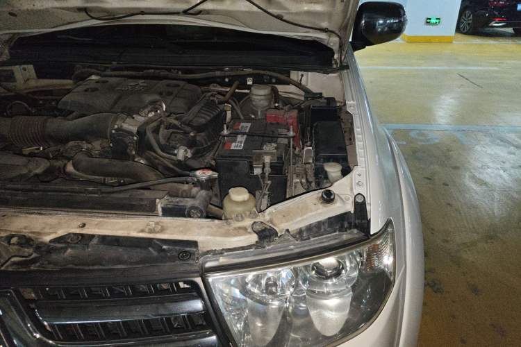 Used Mitsubishi Pajero Sport 2013 3.0L Automatic 4x4 Flagship Edition Engine Bay Left