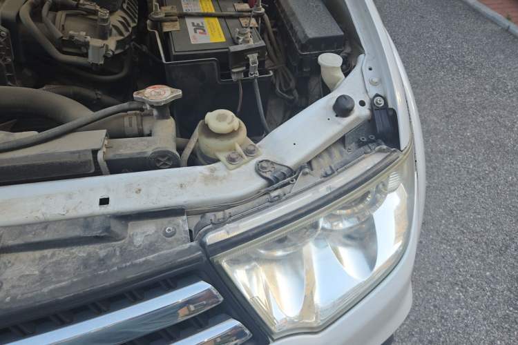 Used Mitsubishi Pajero Sport 2013 3.0L Automatic 4x4 Executive Edition Engine Bay Left