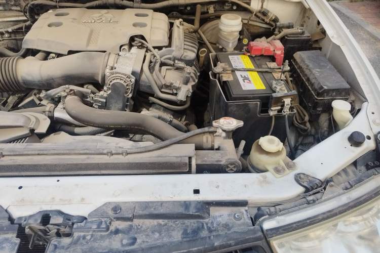 Used Mitsubishi Pajero Sport 2013 3.0L Automatic 4x4 Executive Edition Engine Bay Left
