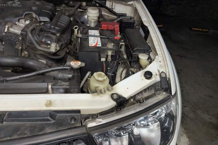 Used Mitsubishi Pajero Sport 2013 3.0L Automatic 4x4 Executive Edition Engine Bay Left