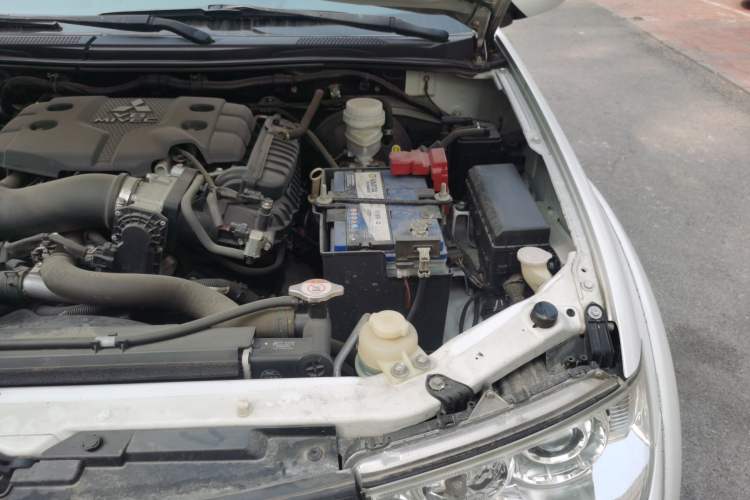 Used Mitsubishi Pajero Sport 2013 3.0L Automatic Two-Wheel Drive Luxury Edition Engine Bay Left