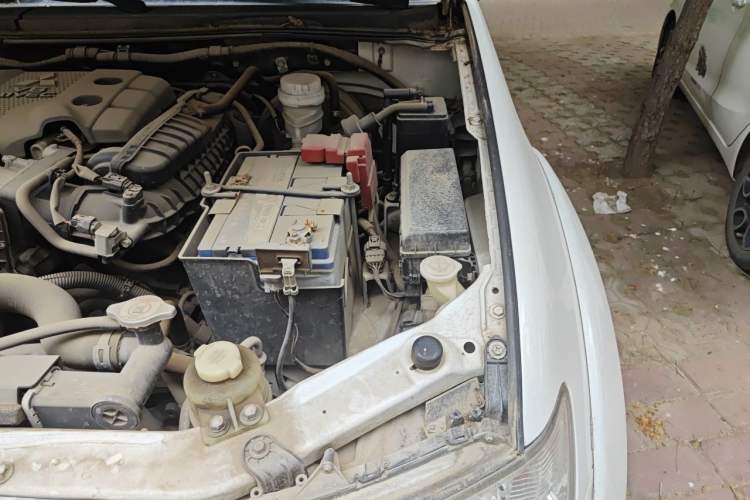 Used Mitsubishi Pajero Sport 2013 3.0L Automatic 4x4 Executive Edition Engine Bay Left