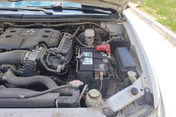 Used Mitsubishi Pajero Sport 2013 3.0L Automatic 4x4 Flagship Edition Engine Bay Left