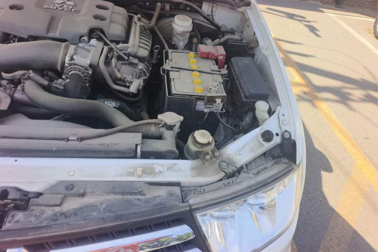 Used Mitsubishi Pajero Sport 2013 3.0L Automatic 4x4 Executive Edition Engine Bay Left