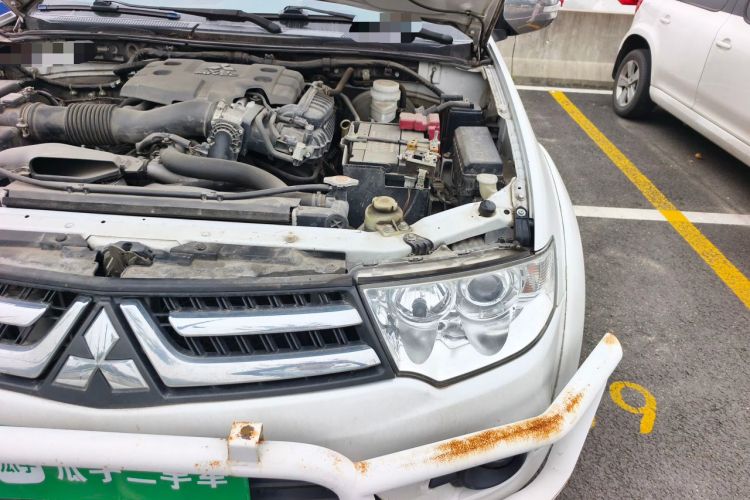Used Mitsubishi Pajero Sport 2013 3.0L Automatic 4x4 Executive Edition Engine Bay Left