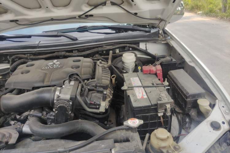 Used Mitsubishi Pajero Sport 2013 3.0L Automatic Two-Wheel Drive Luxury Edition Engine Bay Left