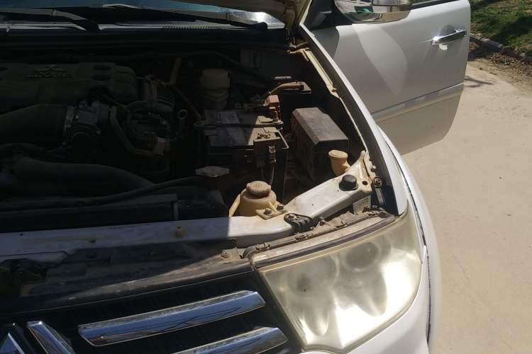 Used Mitsubishi Pajero Sport 2013 3.0L Automatic 4x4 Executive Edition Engine Bay Left