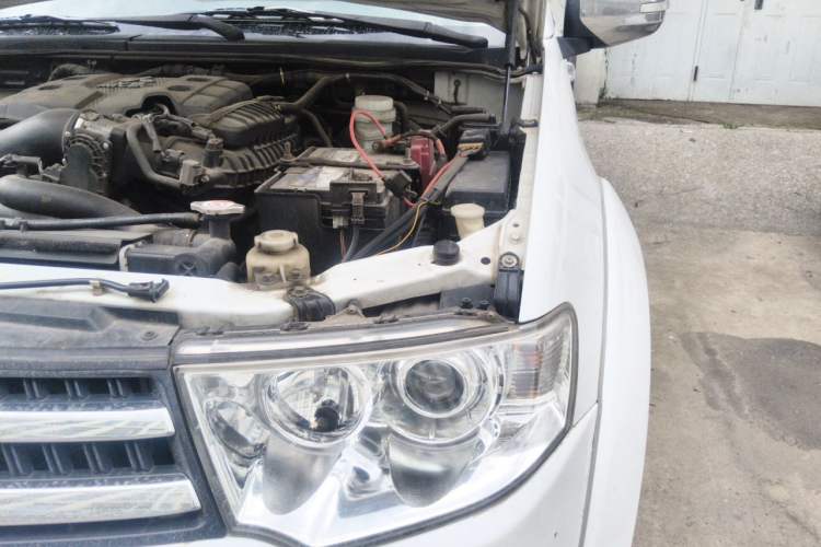 Used Mitsubishi Pajero Sport 2013 3.0L Automatic 4x4 Executive Edition Engine Bay Left