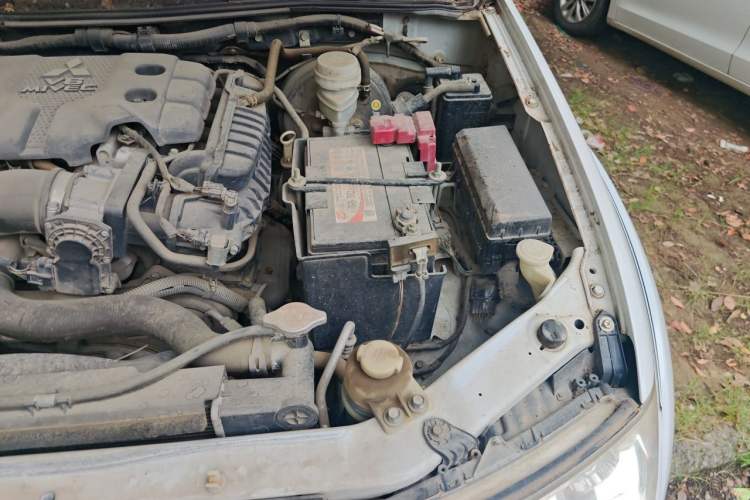 Used Mitsubishi Pajero Sport 2013 3.0L Automatic Two-Wheel Drive Luxury Edition Engine Bay Left