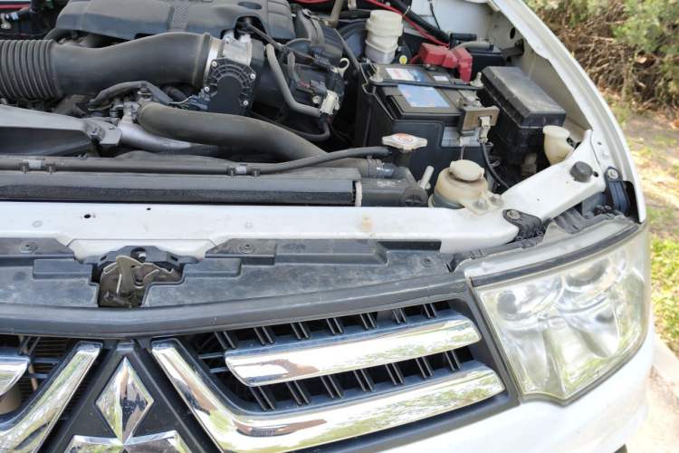 Used Mitsubishi Pajero Sport 2013 3.0L Automatic 4x4 Executive Edition Engine Bay Left