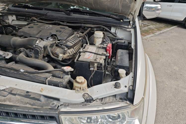 Used Mitsubishi Pajero Sport 2013 3.0L Automatic 4x4 Flagship Edition Engine Bay Left