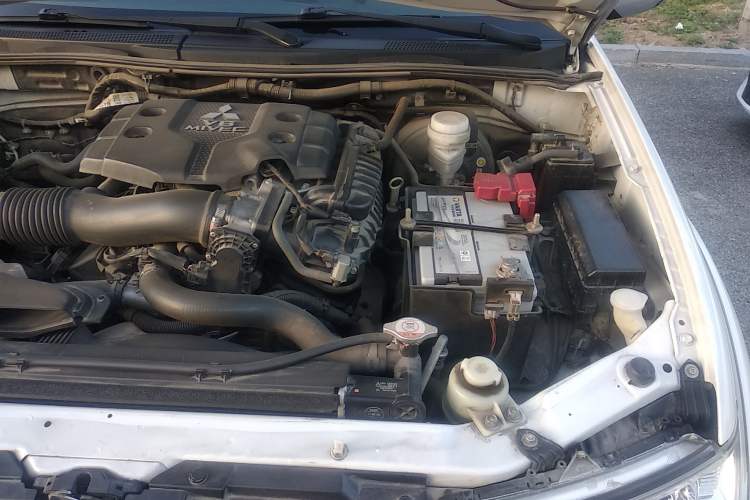 Used Mitsubishi Pajero Sport 2013 3.0L Automatic 4x4 Flagship Edition Engine Bay Left