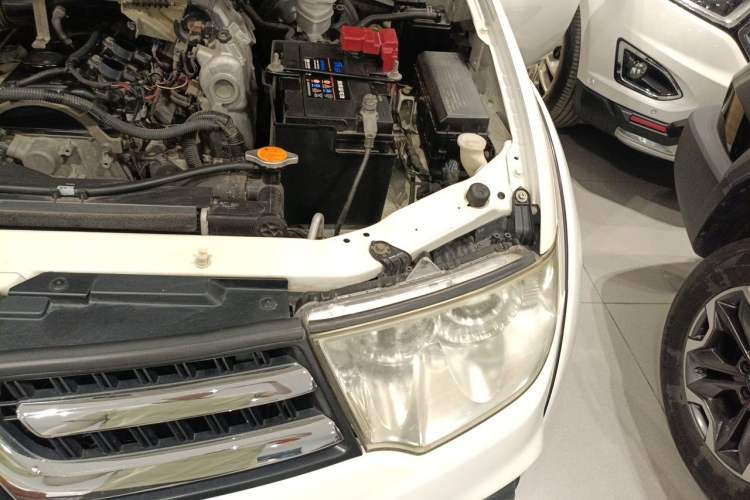 Used Mitsubishi Pajero Sport 2013 2.4L Manual Two-Wheel Drive Comfort Edition Engine Bay Left