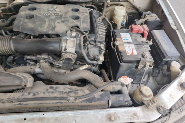 Used Mitsubishi Pajero Sport 2013 3.0L Automatic 4x4 Executive Edition Engine Bay Left