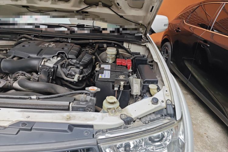 Used Mitsubishi Pajero Sport 2013 3.0L Automatic Two-Wheel Drive Luxury Edition Engine Bay Left