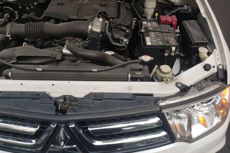 Used Mitsubishi Pajero Sport 2013 3.0L Automatic 4x4 Flagship Edition Engine Bay Left