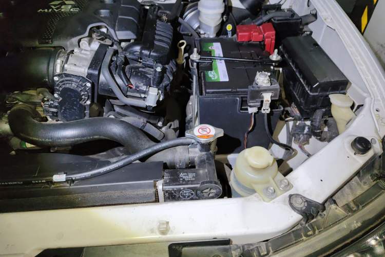 Used Mitsubishi Pajero Sport 2013 3.0L Automatic 4x4 Flagship Edition Engine Bay Left