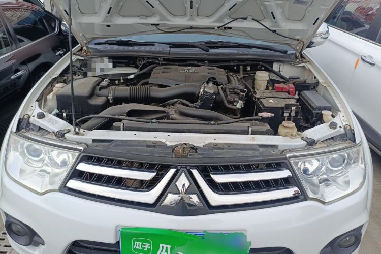 Used Mitsubishi Pajero Sport 2013 3.0L Automatic 4x4 Executive Edition Engine Bay