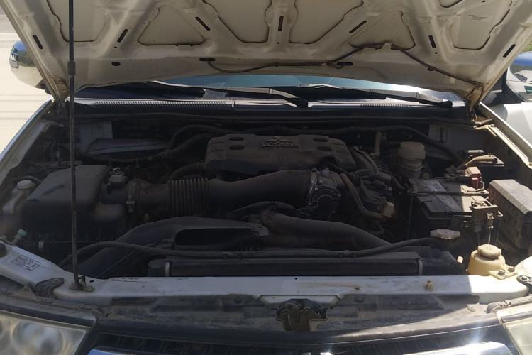 Used Mitsubishi Pajero Sport 2013 3.0L Automatic 4x4 Executive Edition Engine Bay