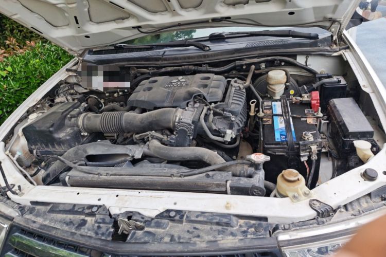 Used Mitsubishi Pajero Sport 2013 3.0L Automatic 4x4 Flagship Edition Engine Bay