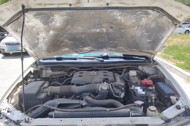 Used Mitsubishi Pajero Sport 2013 3.0L Automatic 4x4 Flagship Edition Engine Bay
