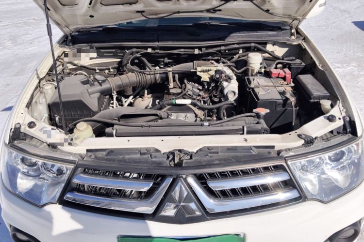 Used Mitsubishi Pajero Sport 2013 2.4L Manual Two-Wheel Drive Comfort Edition Engine Bay
