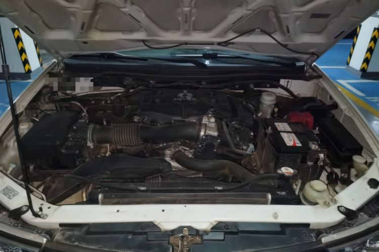 Used Mitsubishi Pajero Sport 2013 3.0L Automatic 4x4 Executive Edition Engine Bay