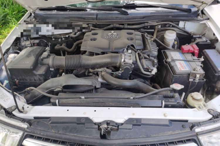 Used Mitsubishi Pajero Sport 2013 3.0L Automatic 4x4 Executive Edition Engine Bay