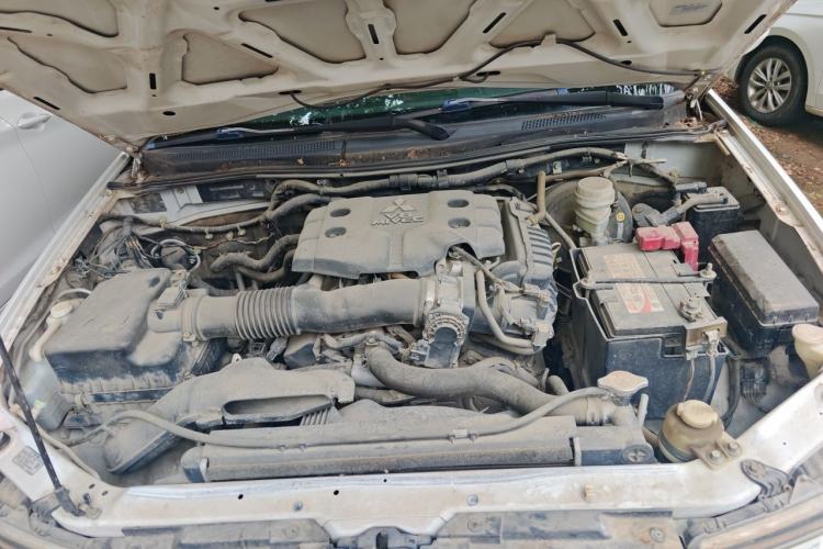 Used Mitsubishi Pajero Sport 2013 3.0L Automatic Two-Wheel Drive Luxury Edition Engine Bay