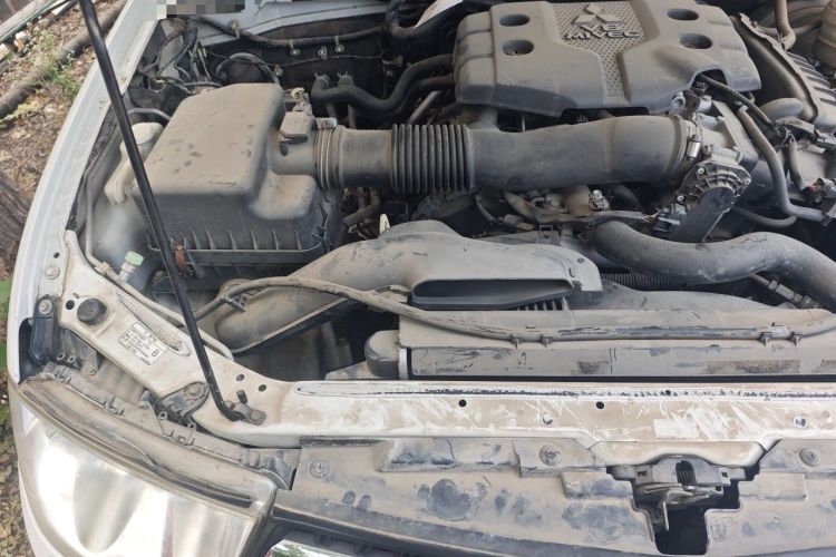 Used Mitsubishi Pajero Sport 2013 3.0L Automatic Two-Wheel Drive Luxury Edition Engine Bay Right